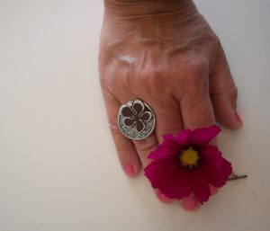 Tuff ring med blomma - Bild 3