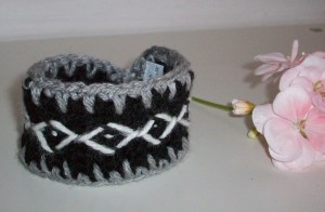 Handvirkat armband
