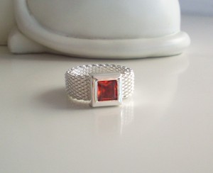 Ring "Röd glassten" (18 mm)