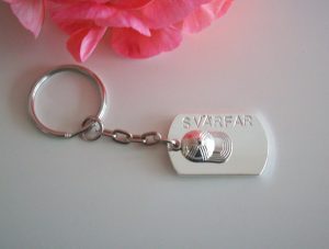 Nyckelring "SVÄRFAR" med valfri berlock