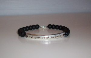 Armband "All you need is love"
