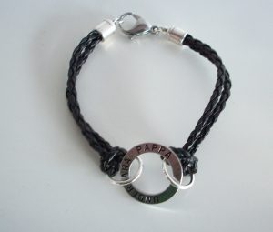 Armband med budskapsring