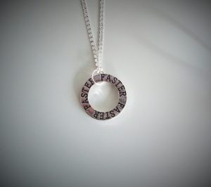 Halsband "Faster"