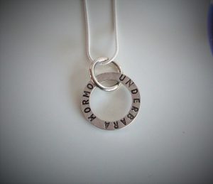 Halsband "Underbara mormor"