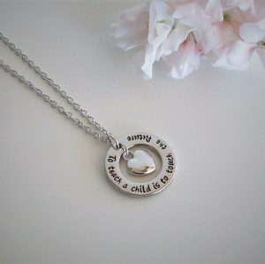 Halsband "To teach a child"
